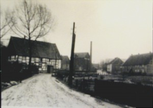 Haus Hengstenberg mit dem "Straßborn" (dem Waschteich)